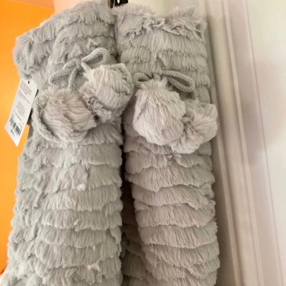 POM POM Bootie Slippers Gray Paw Print Bottoms Womens Small 5 6 - Picture 11 of 16